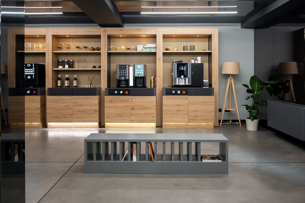 Showroom Rhea CRC 2-min